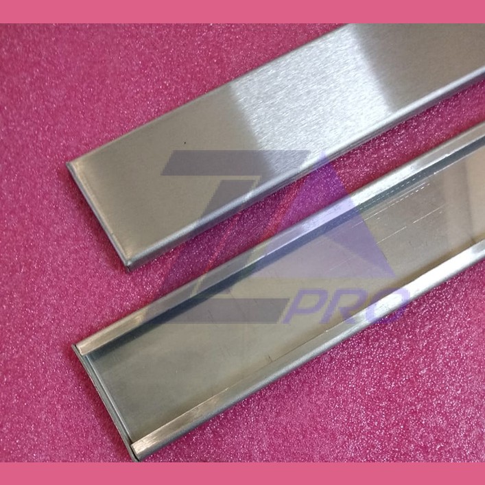 Плинтус кабины L-948 мм нерж.сталь шлиф. ZAA402DV