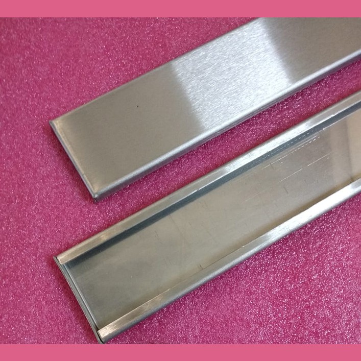 Плинтус кабины L-1077 мм нерж.сталь шлиф. ZAA402DV