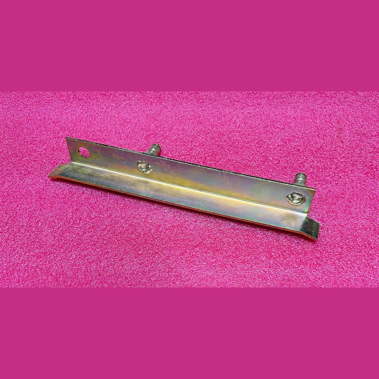 Отводка двери кабины правая 0411.03.15.260 МЛЗ