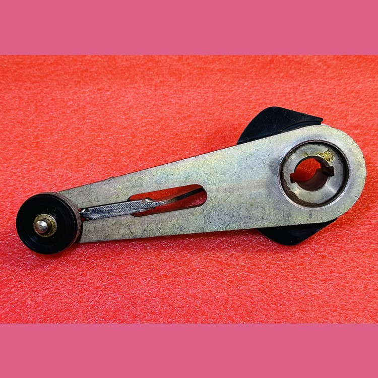 Рычаг привода дверей кабины проем 700мм цилиндр 0411.03.15.100 МЛЗ