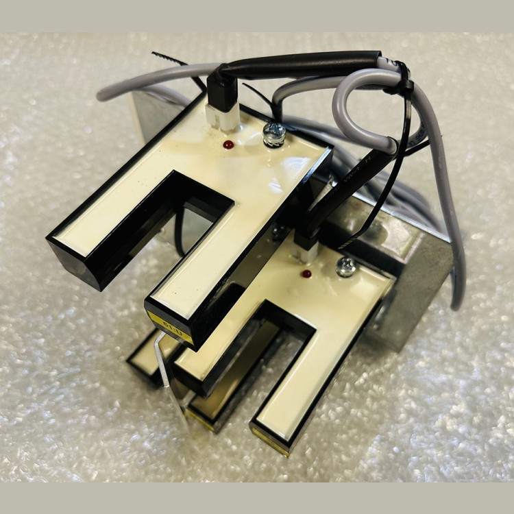 Комплект датчиков осцилляторных с кронштейном KM785150G01 Kone