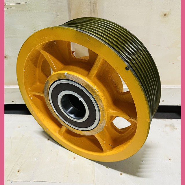 Отводной блок 330x8x8 (H=105mm, подшипник 6313DU, вал 65мм) KM560224G03 Kone