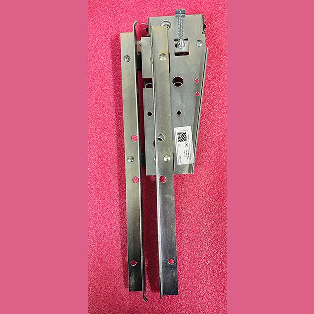 Отводка дверей кабины левая тип K8 M2TK8A MZK8 M4TZK8 6090051160 ThyssenKrupp