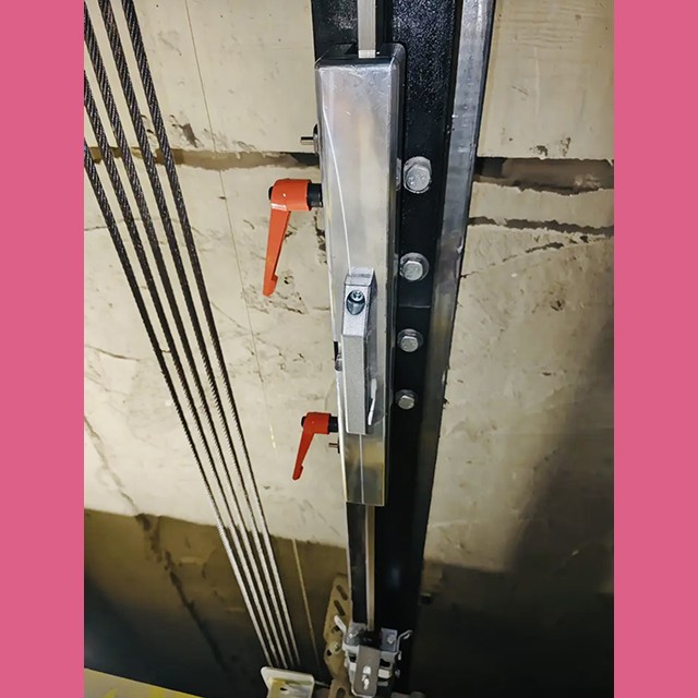 Инструмент для выравнивания соединений (стыков) направляющих лифта