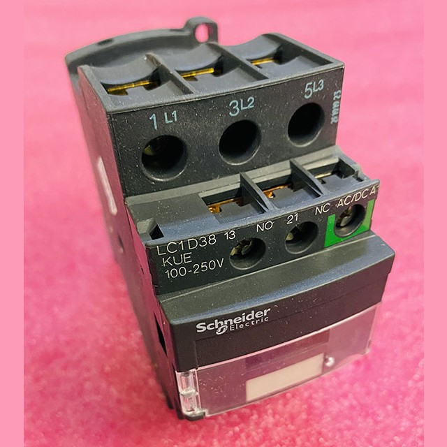 Контактор Tesys 100-250V AC\DC 38A LC1D38KUE Schneider Electric