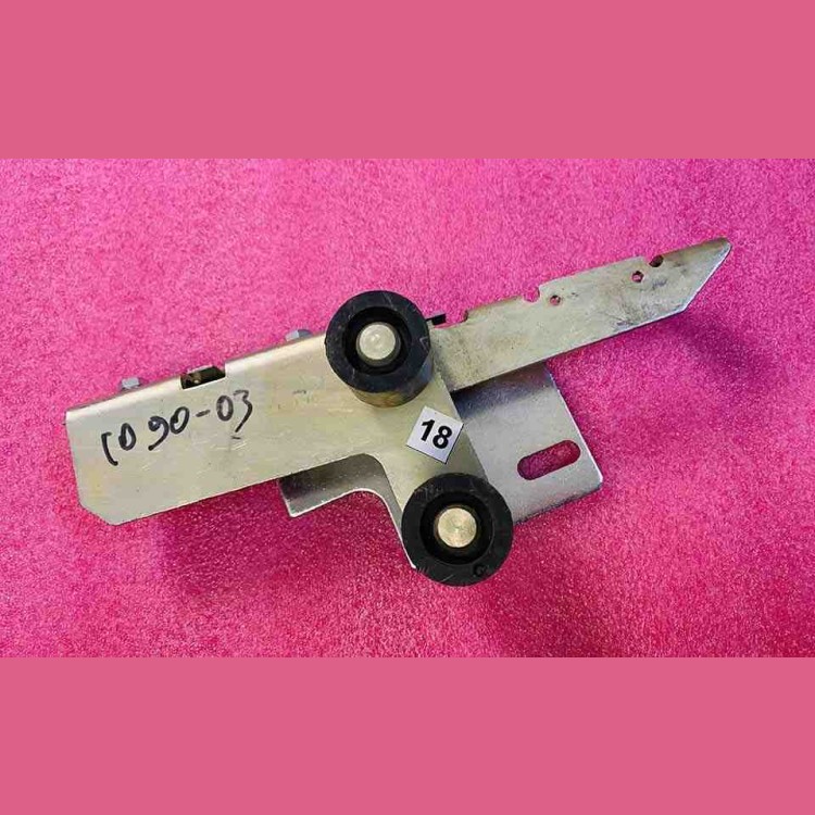 Замок ДШ малой створки левый 0411.46.11.090-03 МЛЗ