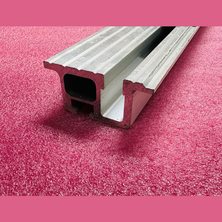 Порог дверей кабины L=1600мм B-75мм проем 800мм центральное открывание 0411С.06.00.009-03 WellMaks ЩЛЗ