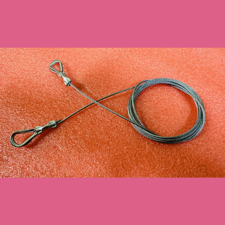 Тросик привода дверей кабины в сборе проём 700мм 1000М.06.00.600М-01 КМЗ