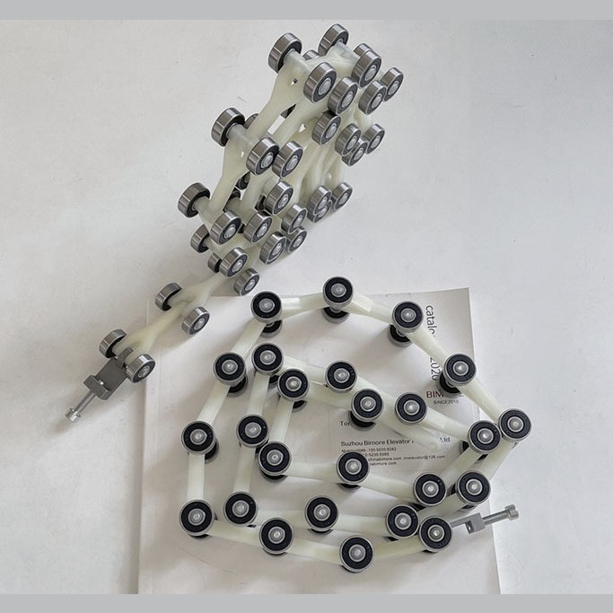 Цепь огибающая балюстрады поручня эскалатора L=1160мм, Y-звено, 25 пар роликов, шаг 45мм TravelMaster KM51176150V012 Kone