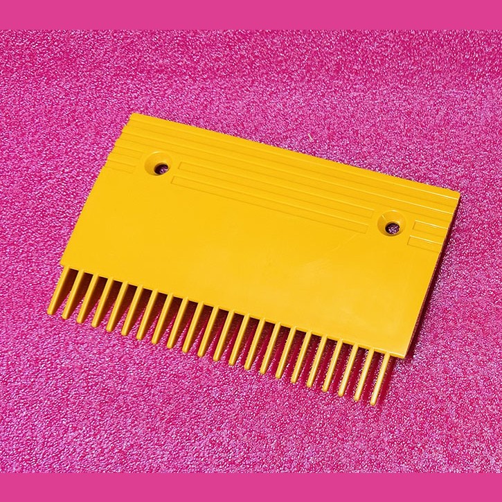 Гребенка эскалатора пластиковая желтая левая B TravelMaster KM5009371H02 Kone