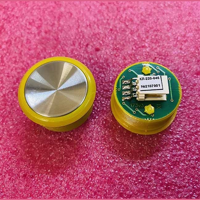 Кнопка КЛ-220-045  (RL без подсветки "служебная", цвет ореола желтый, разъем AMP)