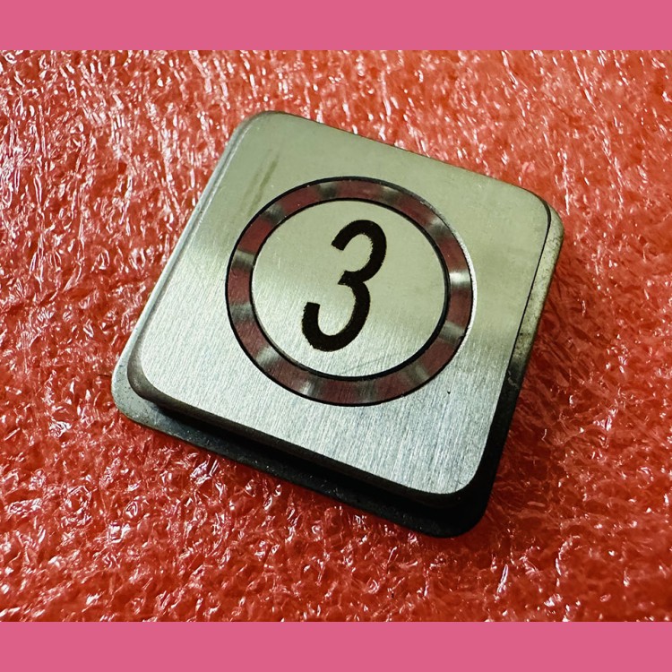 Толкатель квадратный 3 кнопочного модуля ВКЛ13А-7